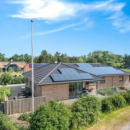 Elsi - 1-3km From The Sea By Interhome Nyaraló